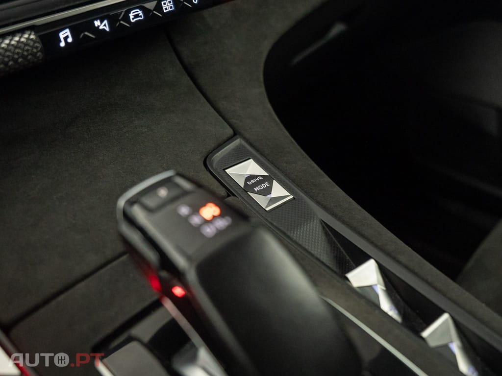 DS DS7 E-Tense Performance Line EAT8