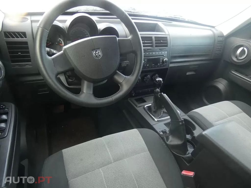 Dodge Nitro  2 8 Crd Dpf Se 2wd