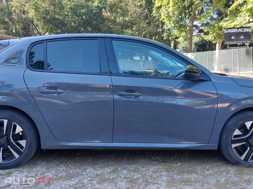 Peugeot E-208 50 kWh Style