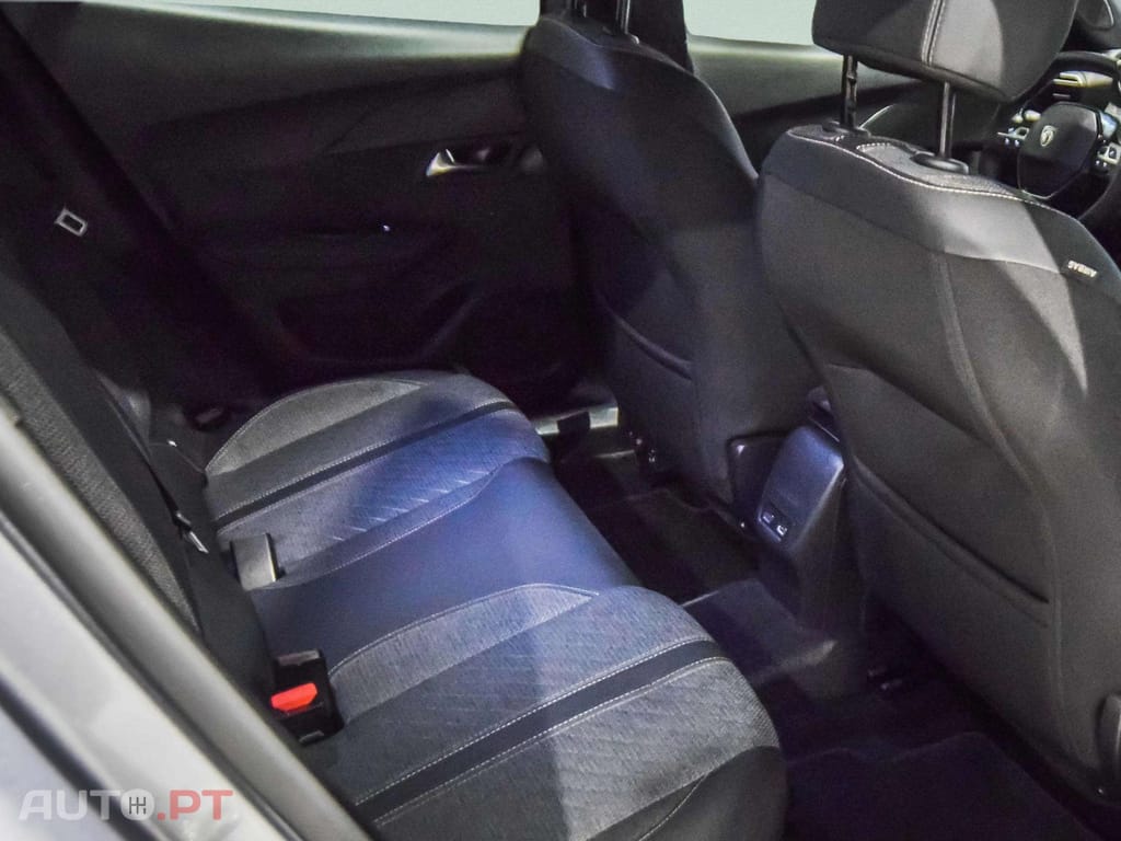 Peugeot 2008 1.2 Hybrid Allure e-DCS6