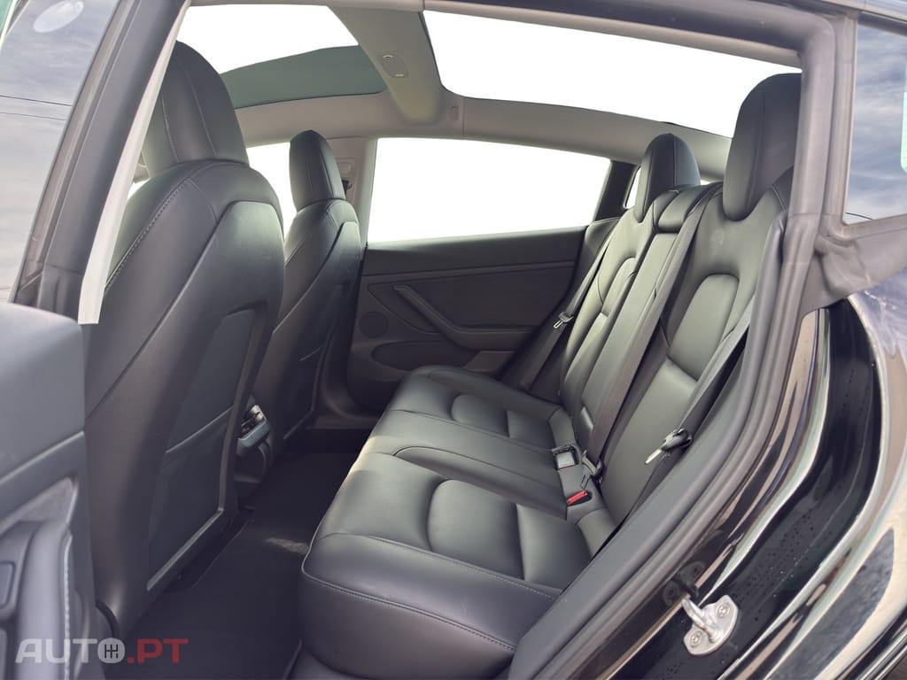Tesla Model 3 RWD