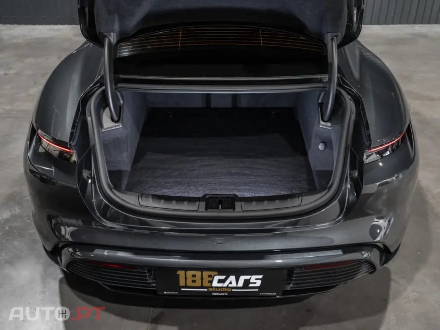 Porsche Taycan 4