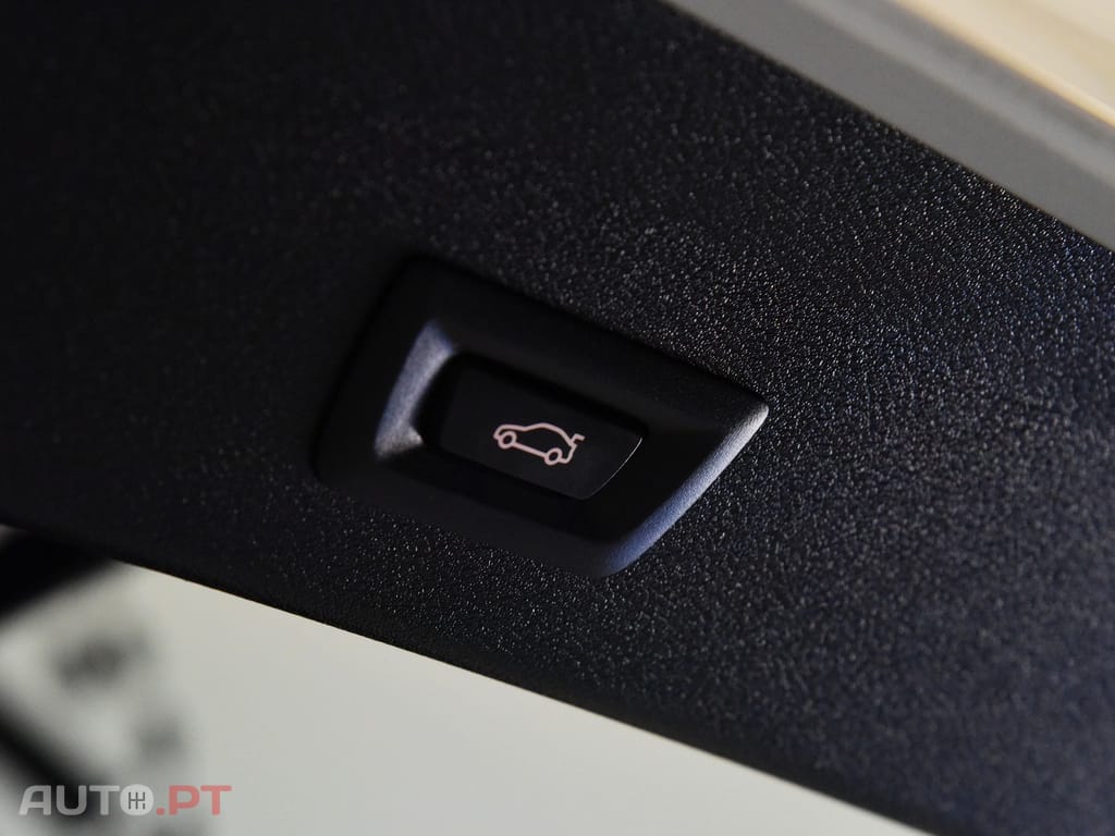 BMW X1 16 d sDrive Advantage — fotografia 10