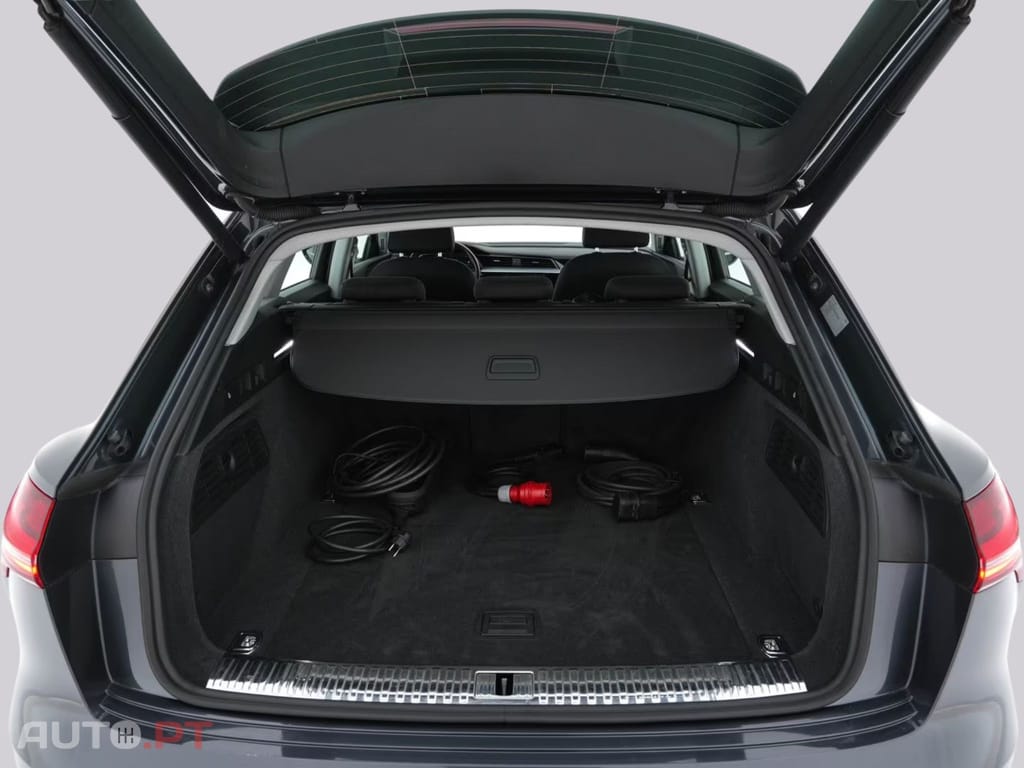 Audi E-Tron I.V.A DEDUTIVEL 