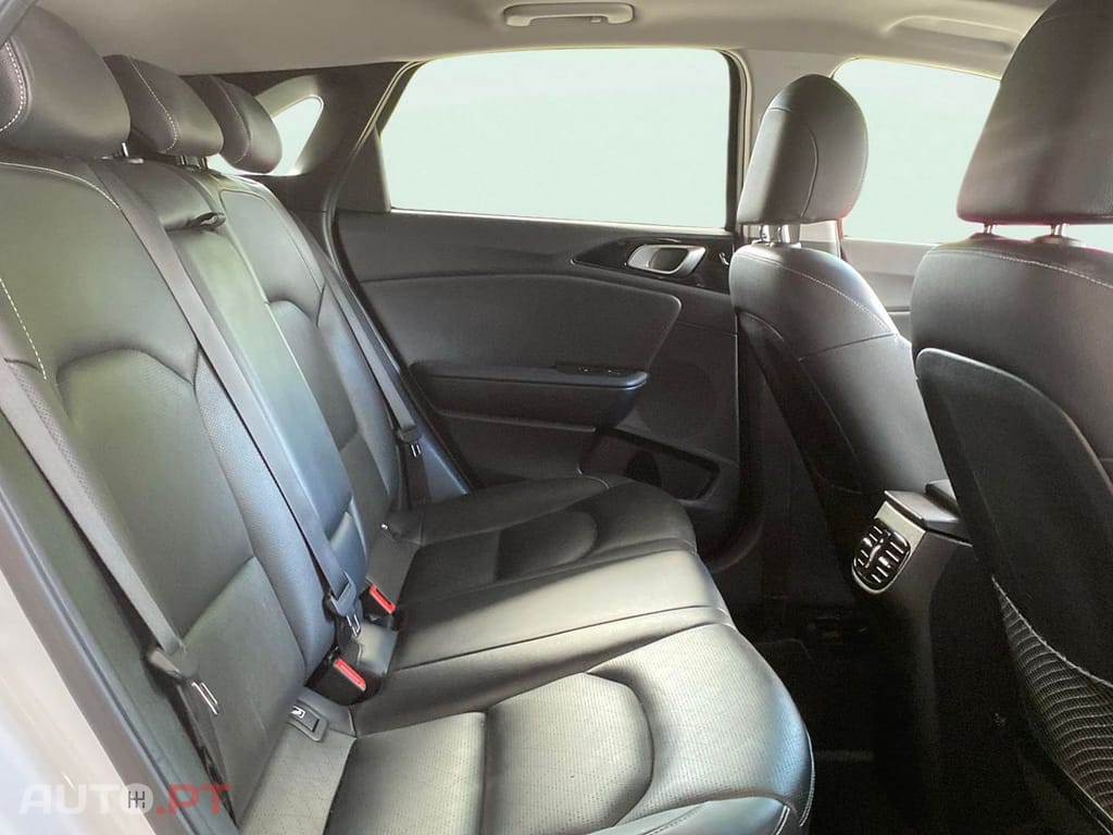 Kia Ceed 1.4 T-GDI TX+SRF 7DCT
