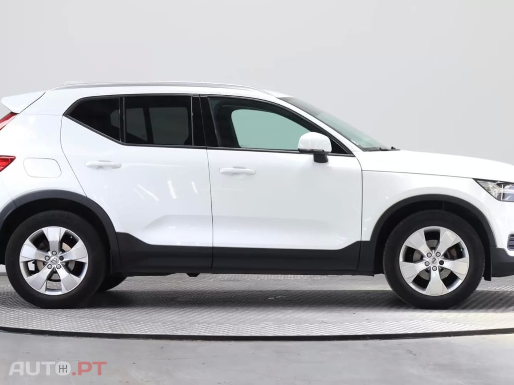 Volvo XC40 1.5 T3 Momentum Plus