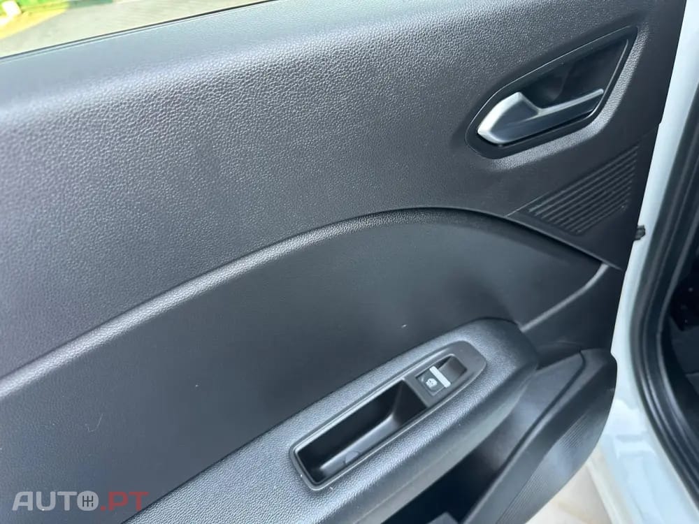 Renault Captur 1.6 E-Tech Intens