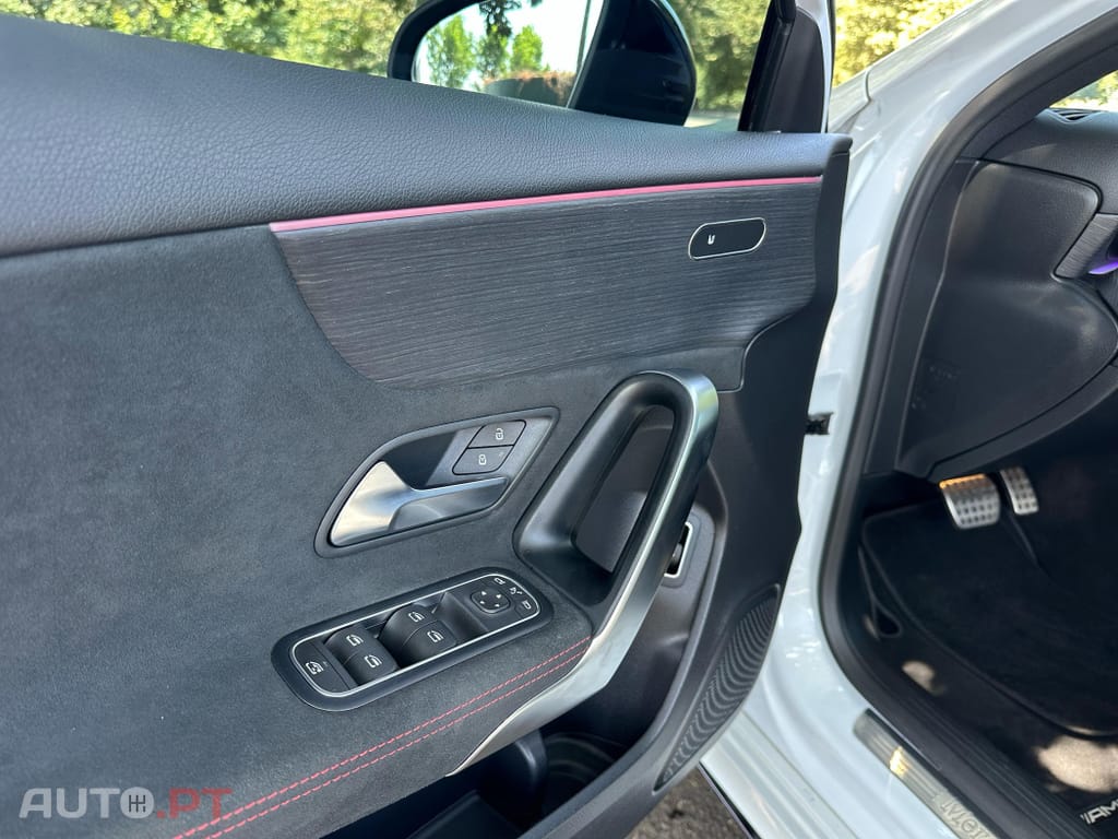 Mercedes-Benz A 250 e AMG Line