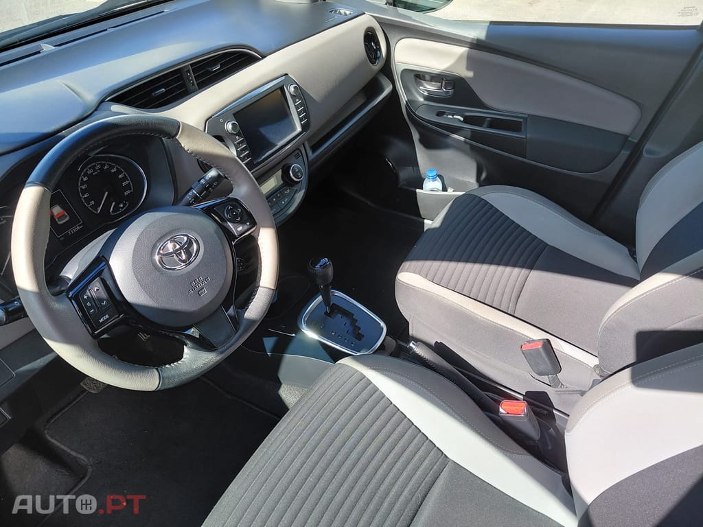 Toyota Yaris 1.5 HSD Square Collec.Grey