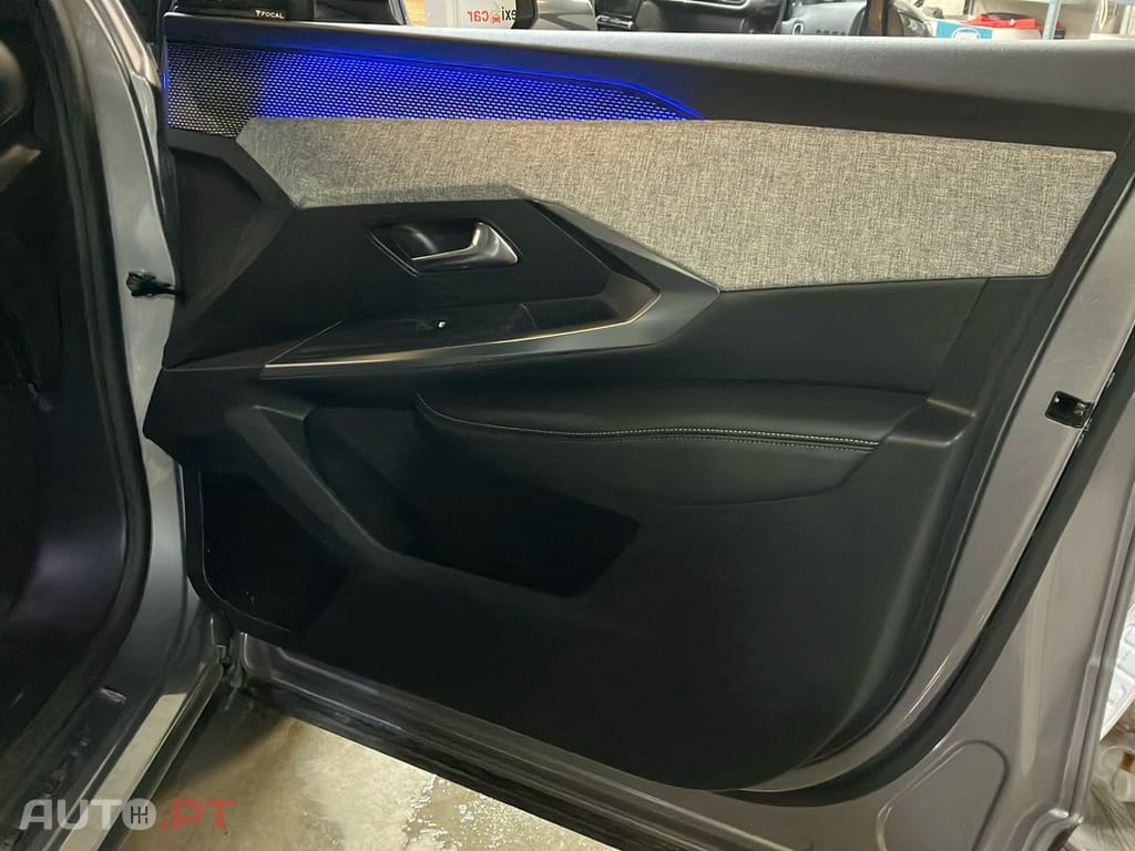 Peugeot 3008 1.2 Hybrid Allure e-DCS6