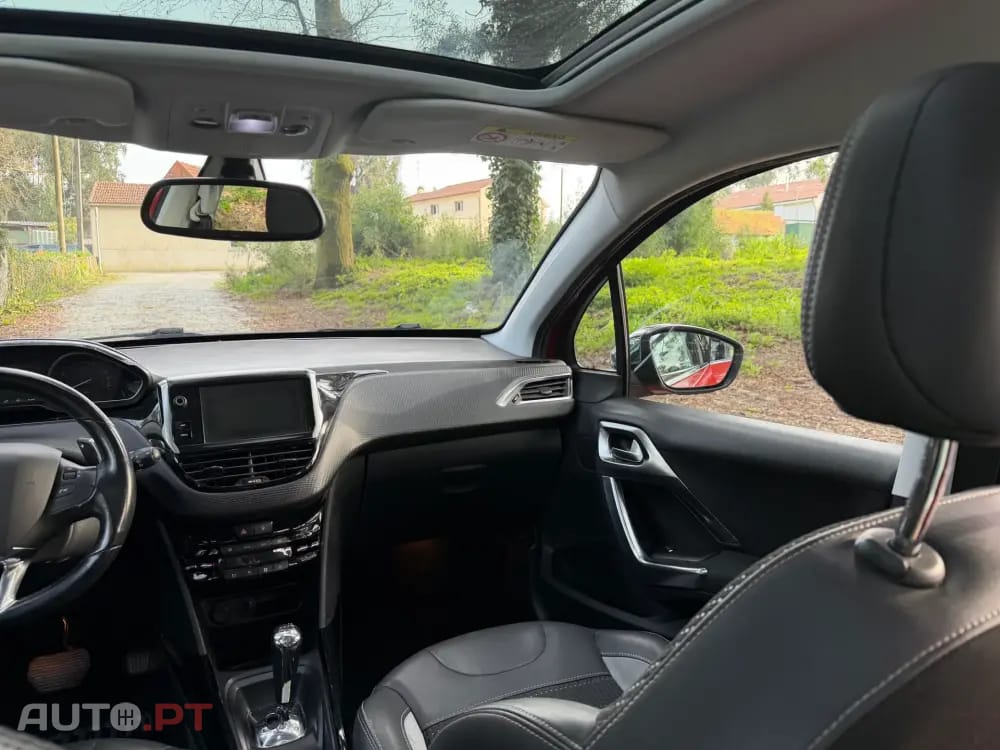 Peugeot 2008 1.2 PureTech Allure EAT6