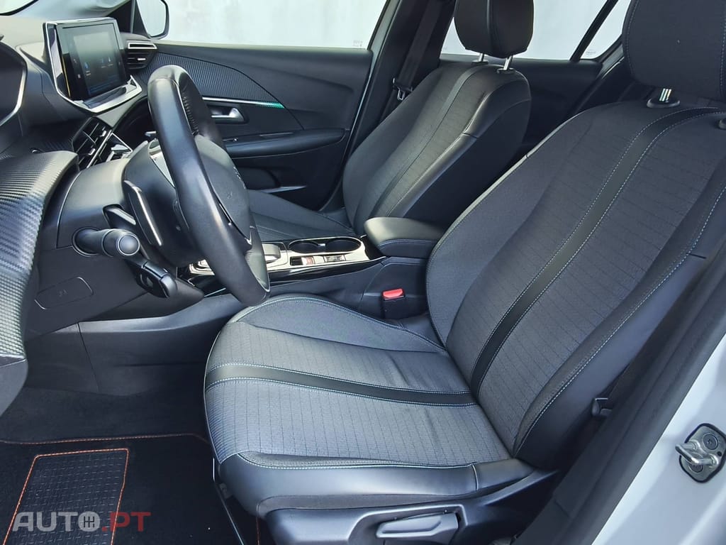 Peugeot 208 PureTech 100 EAT8 Allure