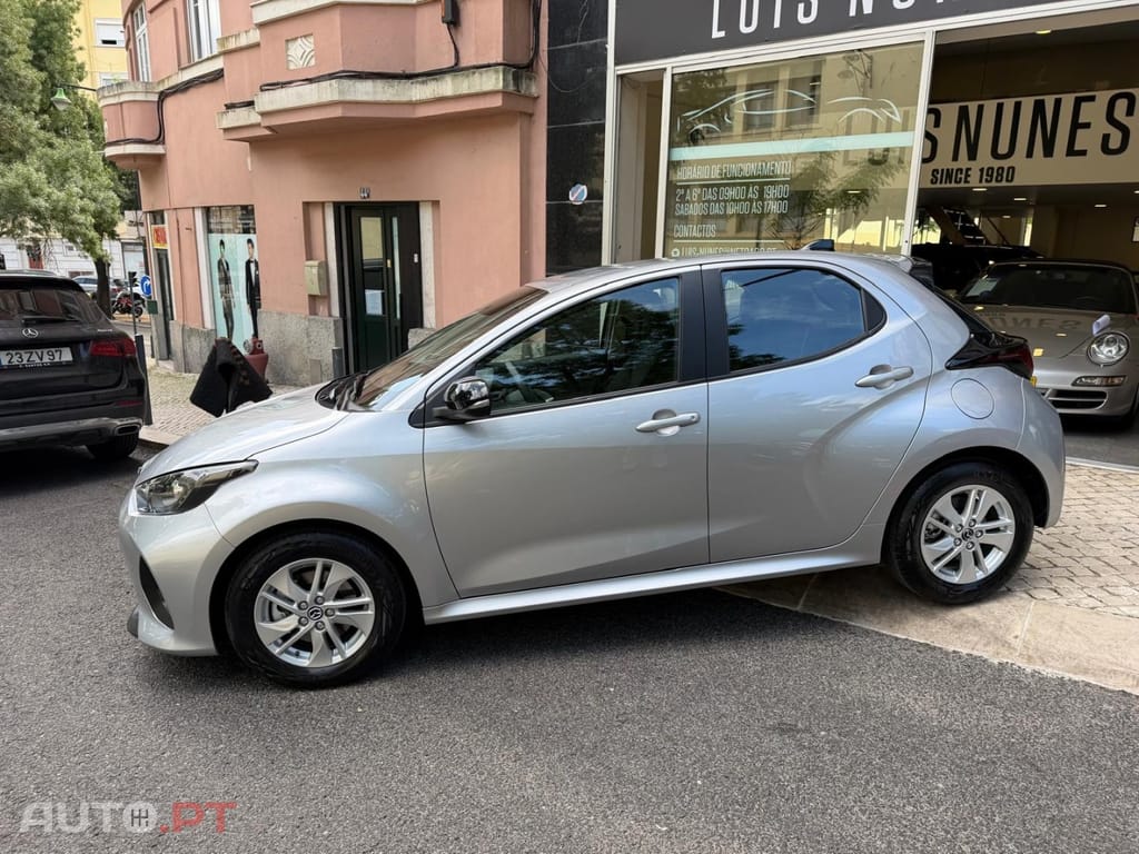 Mazda 2 1.5 L Hybrid VVT-i Centre-Line