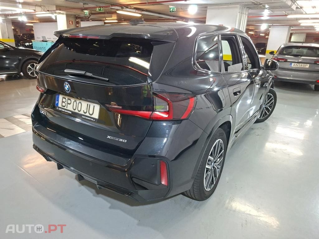 BMW iX1 xDrive30