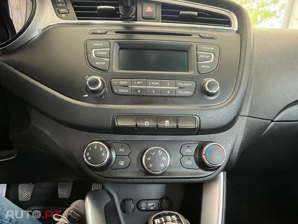 Kia Ceed 1.4 CRDi EX — fotografia 10