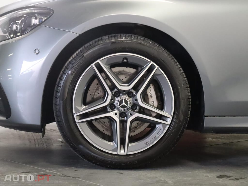 Mercedes-Benz E 300 de Auto AMG LINE
