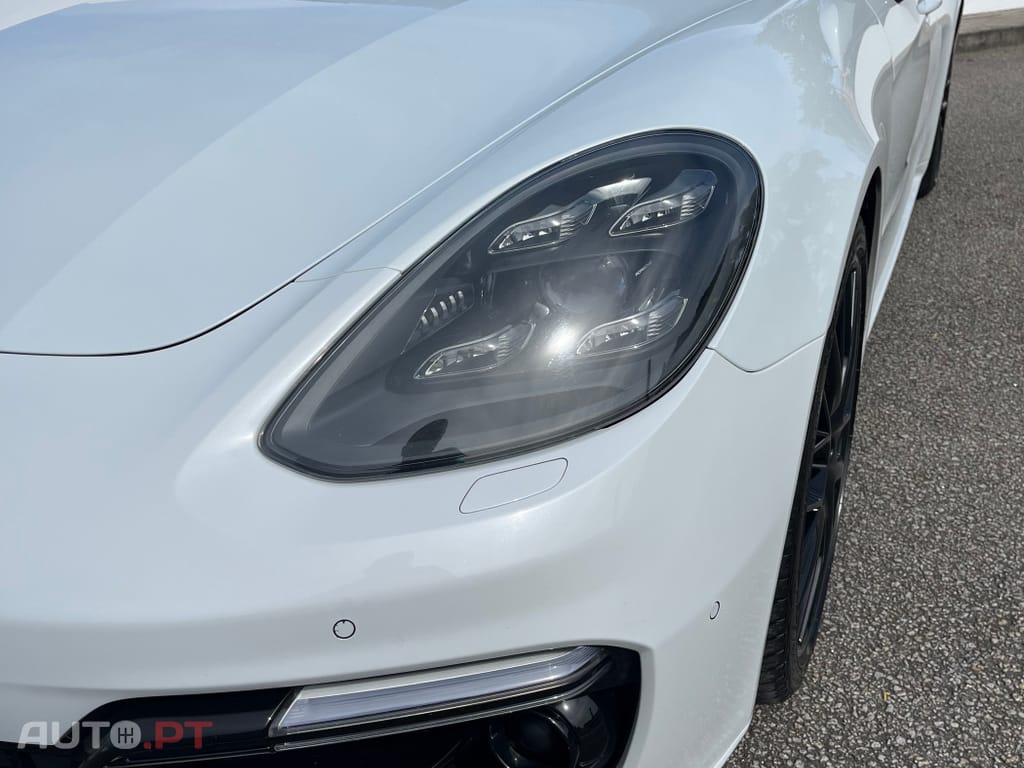 Porsche Panamera 4 E-Hybrid