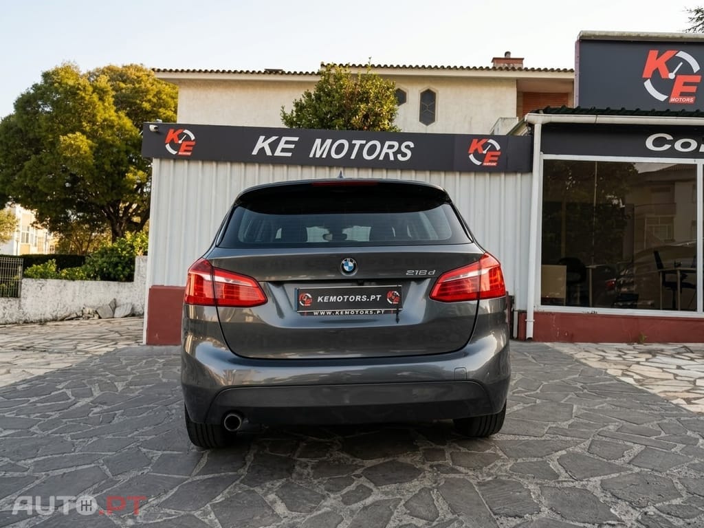 BMW 216 d Line Luxury Auto — fotografia 6