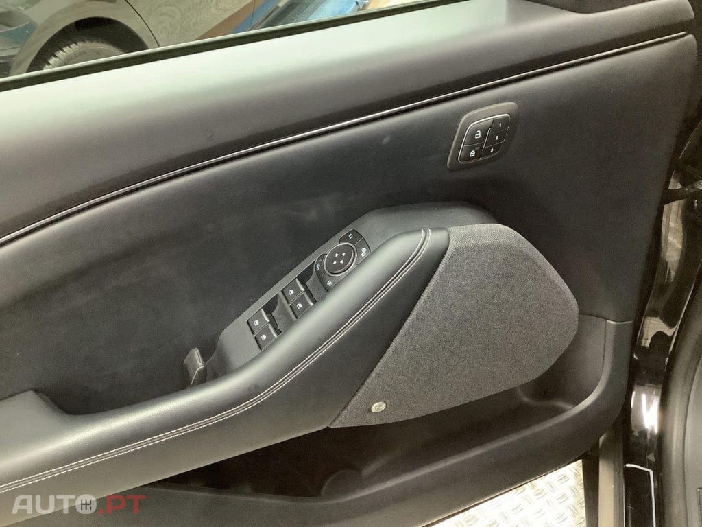 Ford Mustang Mach-E 75.7 kWh Base