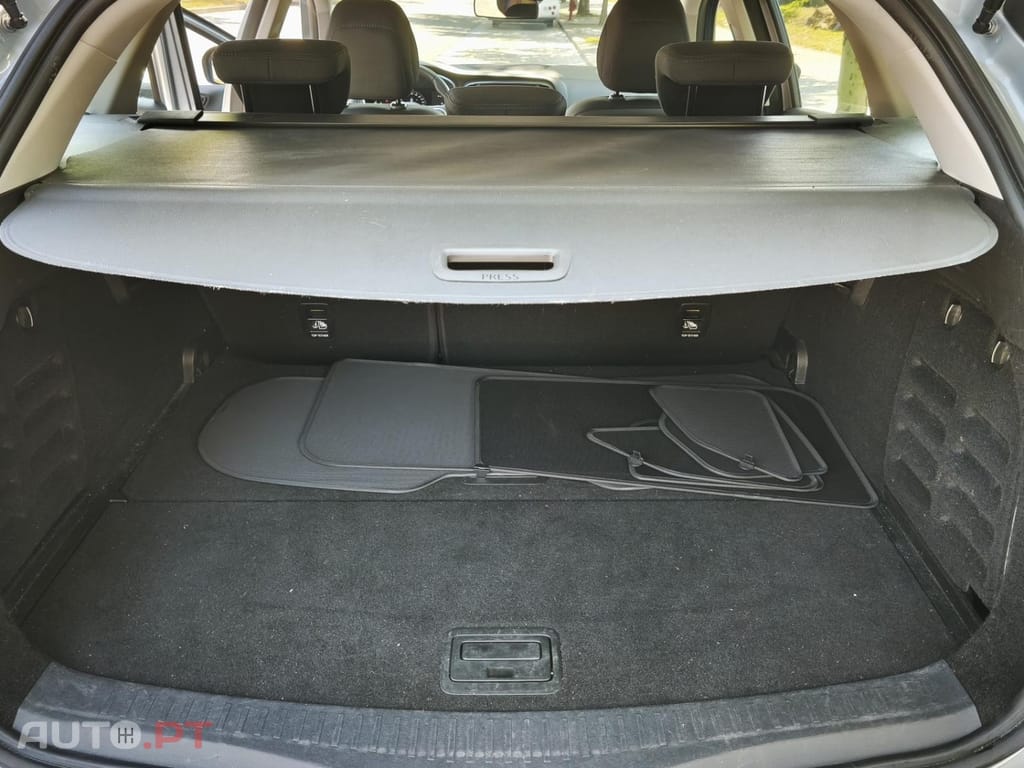 Renault Mégane Sport Tourer 1.5 Blue dCi Business — fotografia 9