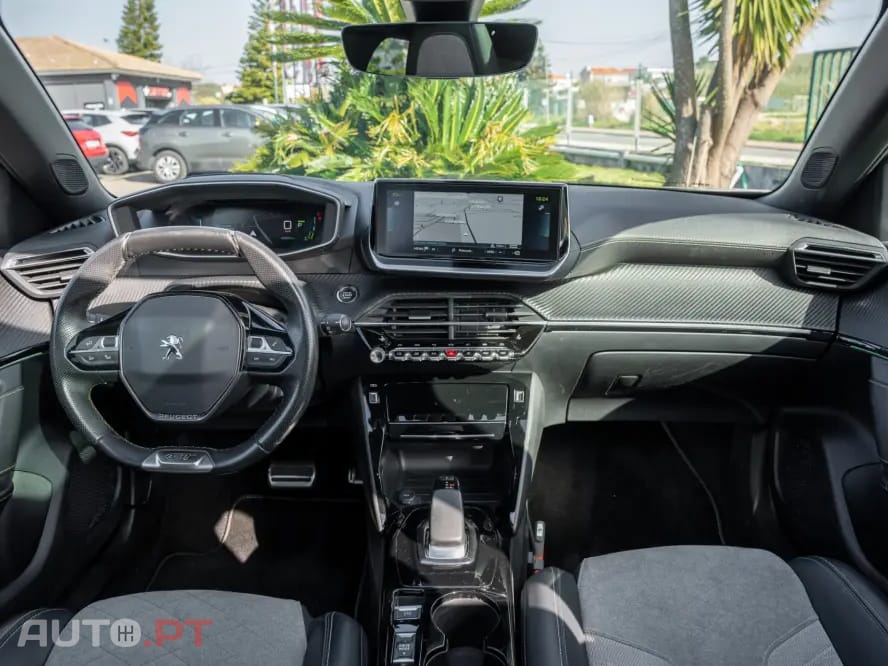 Peugeot E-2008 50 kWh GT