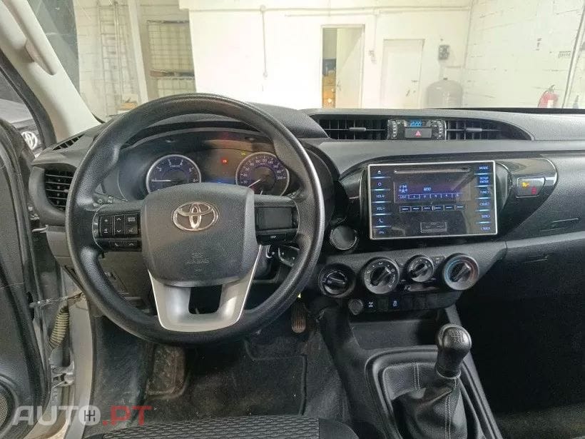 Toyota Hilux 2.4 D-4D 4WD Tracker