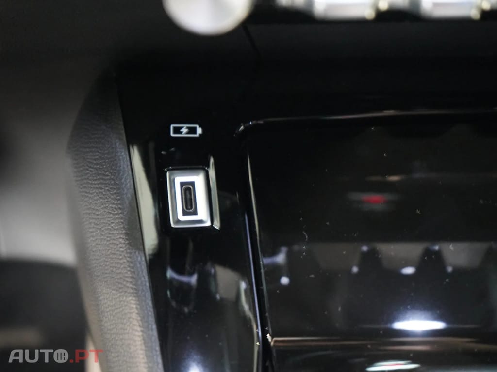 Peugeot 2008 1.2 Hybrid Allure e-DCS6