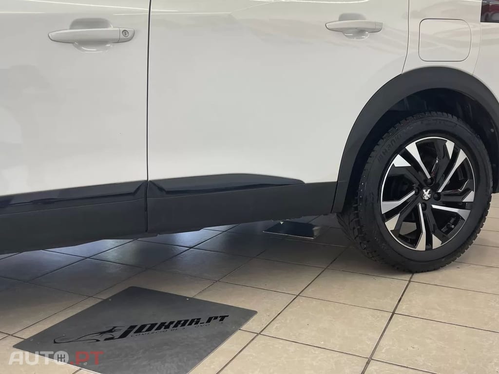 Peugeot 2008 1.2 PureTech Allure EAT8