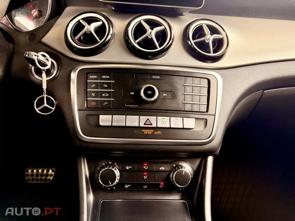 Mercedes-Benz CLA 200 d Shooting Brake AMG Line Aut. - Edition — fotografia 14
