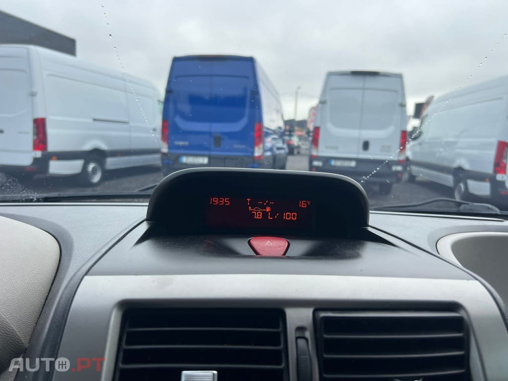 Citroen Jumpy 2.0 HDi L2H1Semi-Vidrada