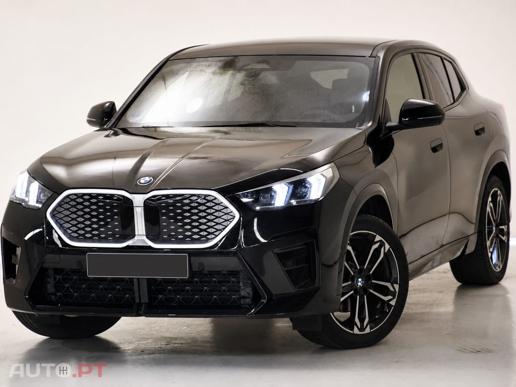 BMW iX2 eDrive20 Pack Desportivo M Pro