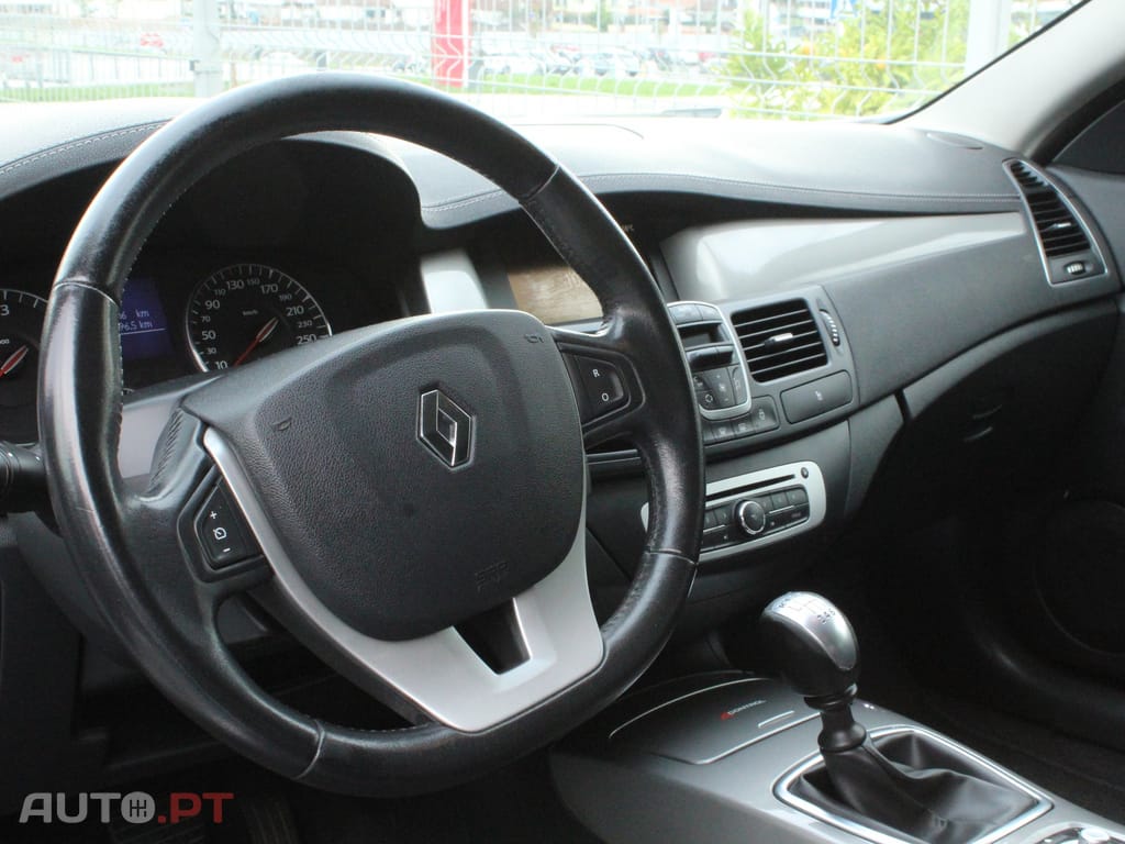 Renault Laguna Coupe 2.0 dCi Dynamique S 4Control