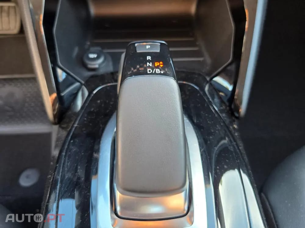 Peugeot E-208 50 kWh Allure ( COMERCIAL )