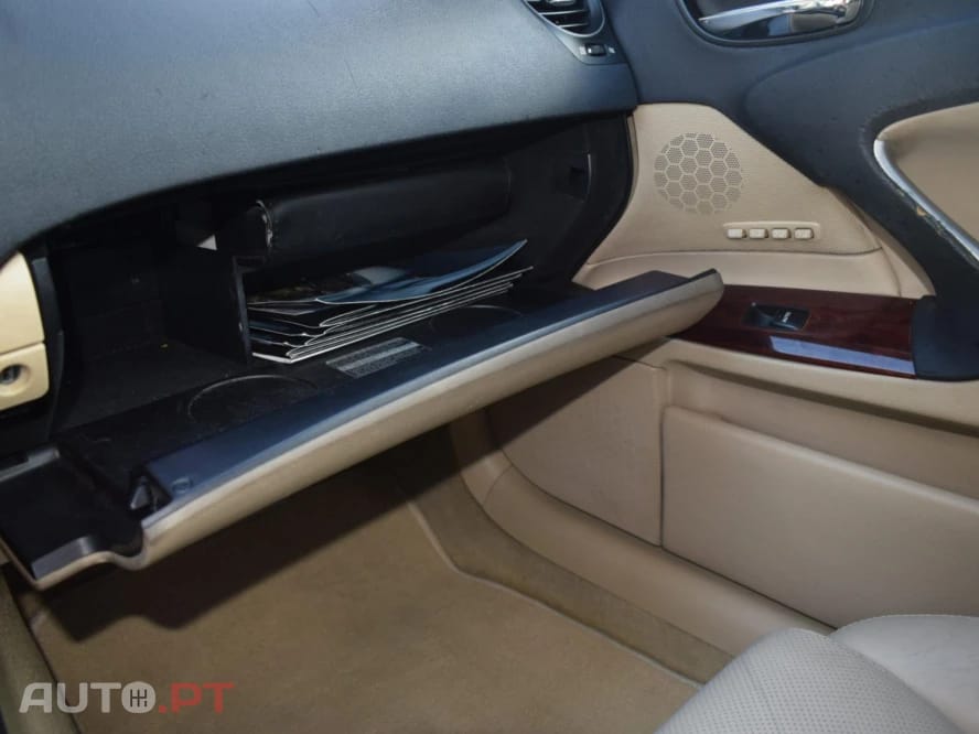 Lexus IS 220