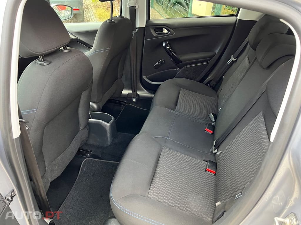 Peugeot 208 1.2 PureTech Signature