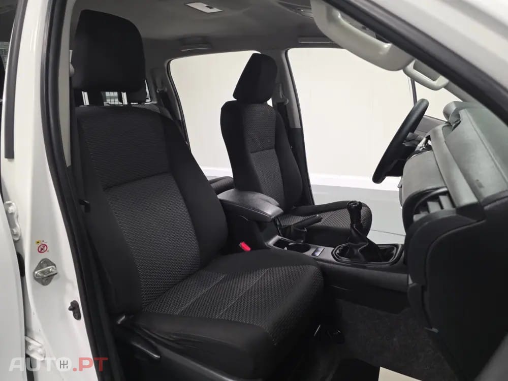 Toyota Hilux 2.4 D-4D 4WD CD CH