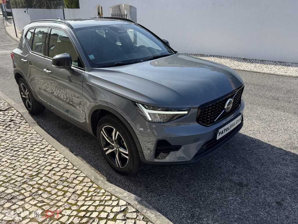 Volvo XC40 2.0 B3 Plus Dark