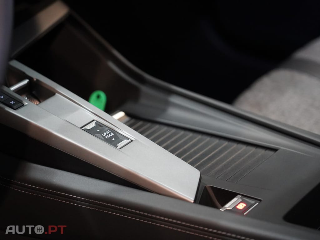 Peugeot 408 1.2 PureTech Allure EAT8