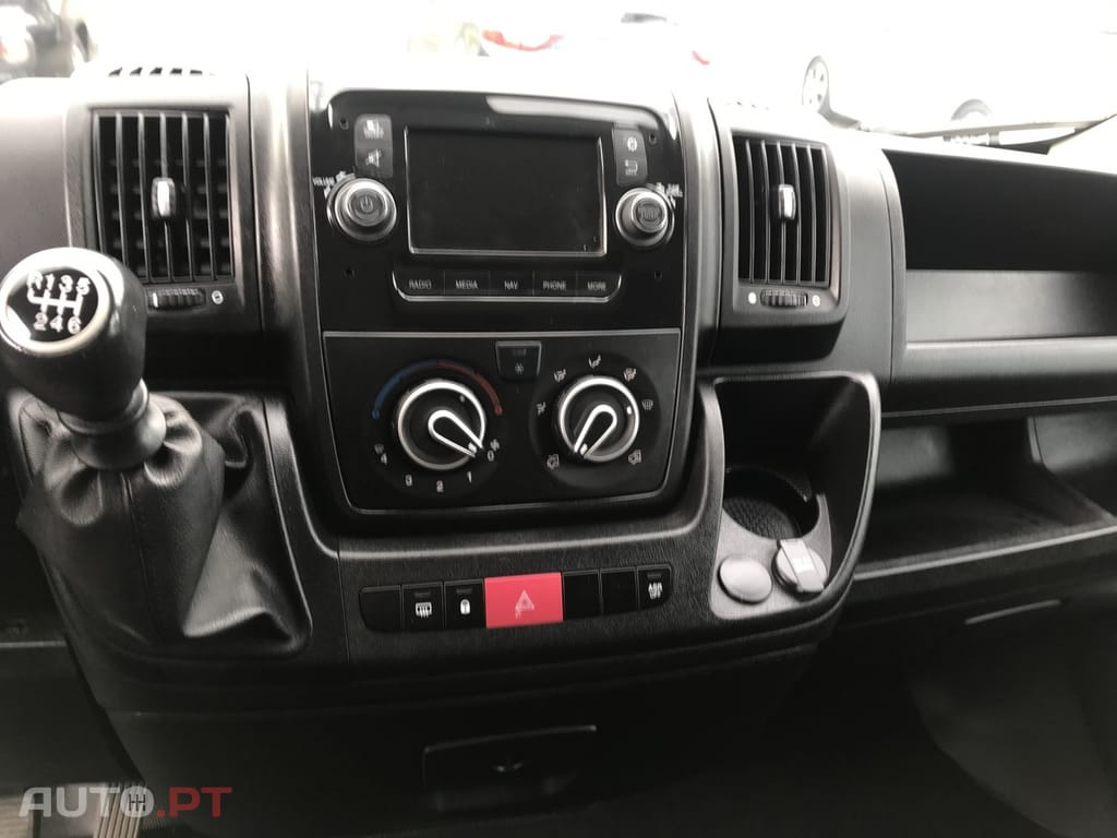 Peugeot Boxer 2.2 BlueHDi 335 L2H2 Pro