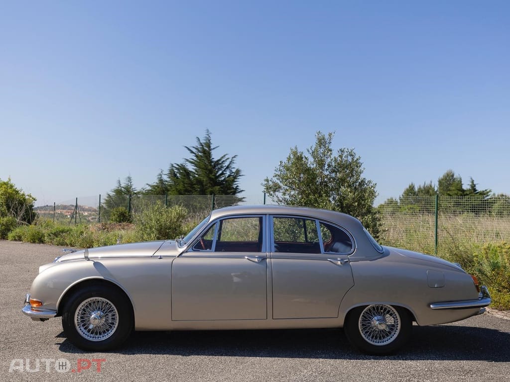 Jaguar S-Type 3.8