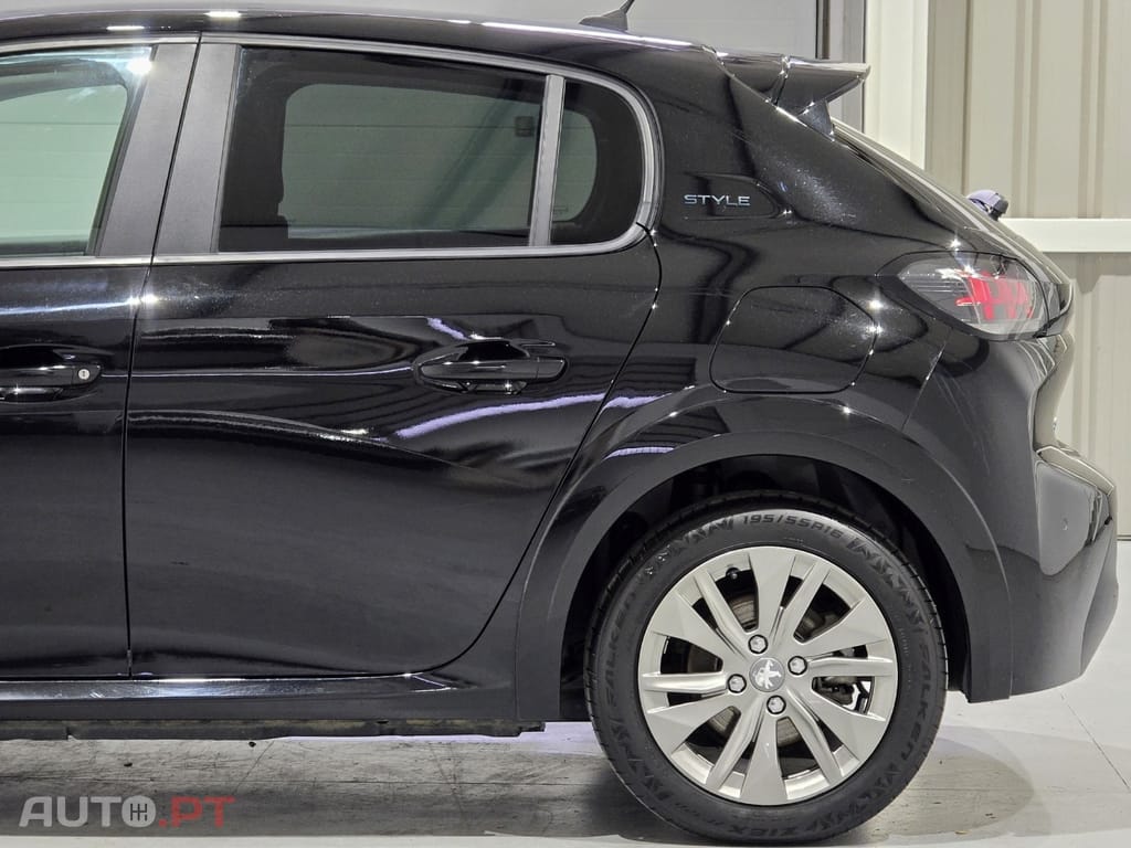 Peugeot E-208 50 kWh Style