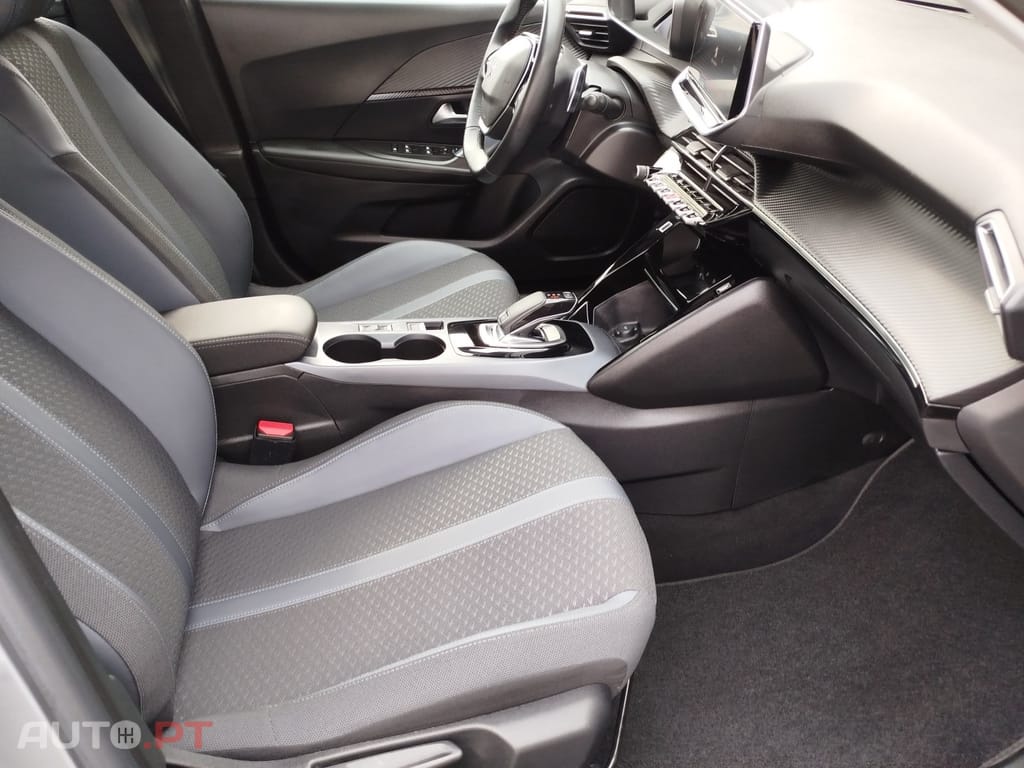 Peugeot 2008 1.2 PureTech Allure EAT8