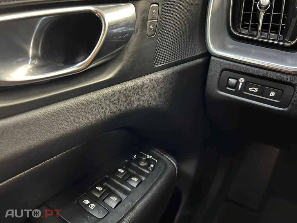 Volvo XC60 2.0 T6 340 AWD PHEV Inscription Auto