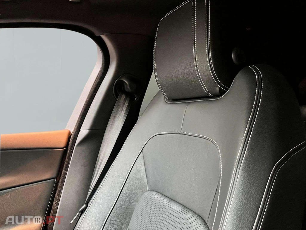 Jaguar XE 2.0D R-SPORT 180CV 