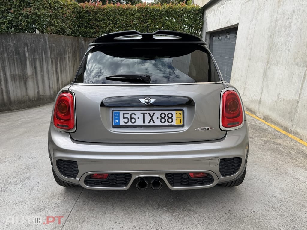 MINI Cooper John Cooper Works Auto Desportiva