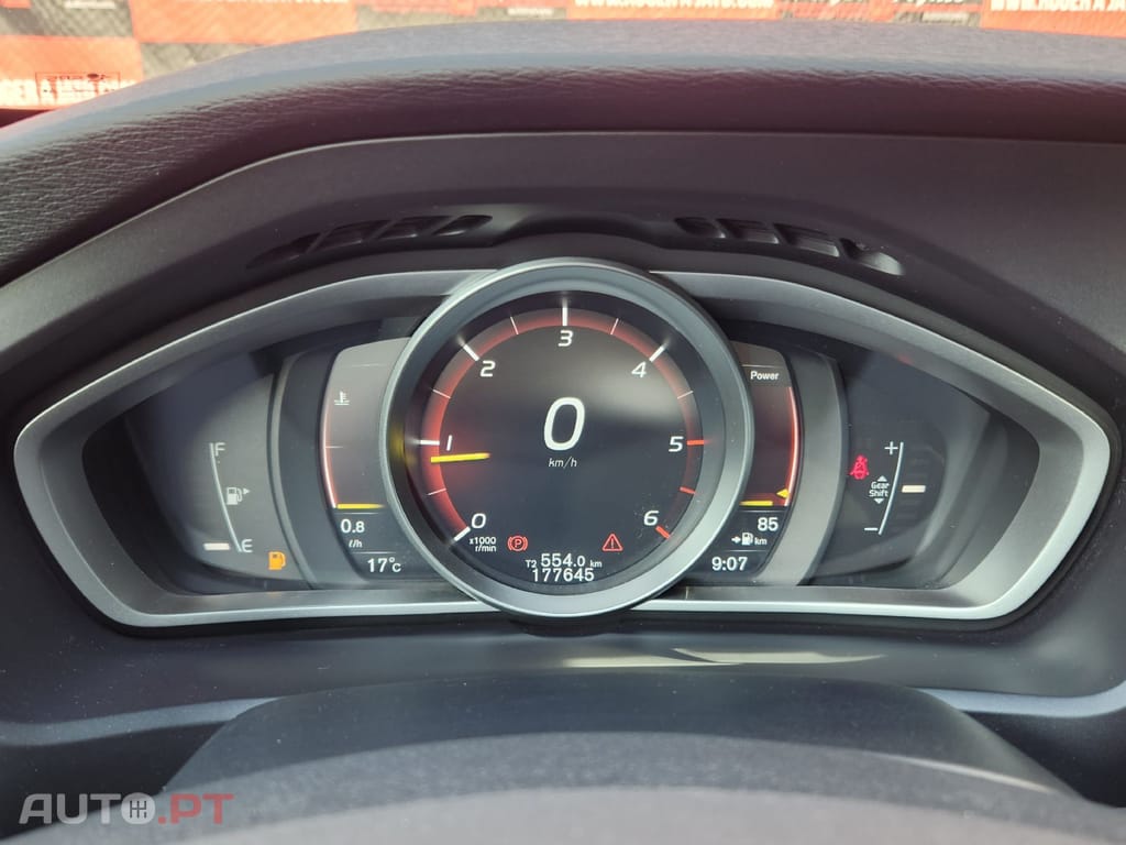Volvo V40 2.0 D3 R-Design