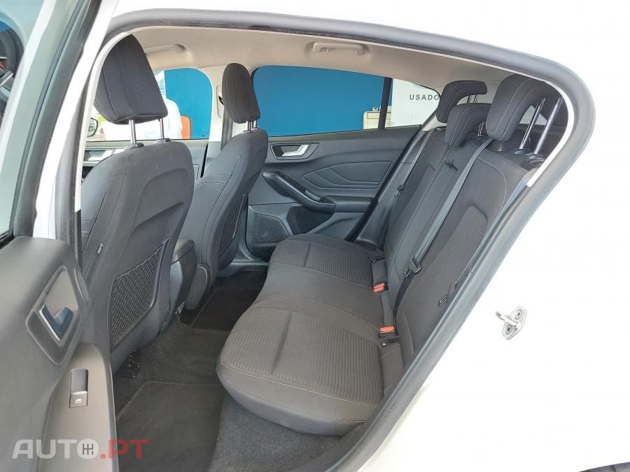 Ford Focus 1.5 TDCi ECOBlue Titanium Aut. — fotografia 9