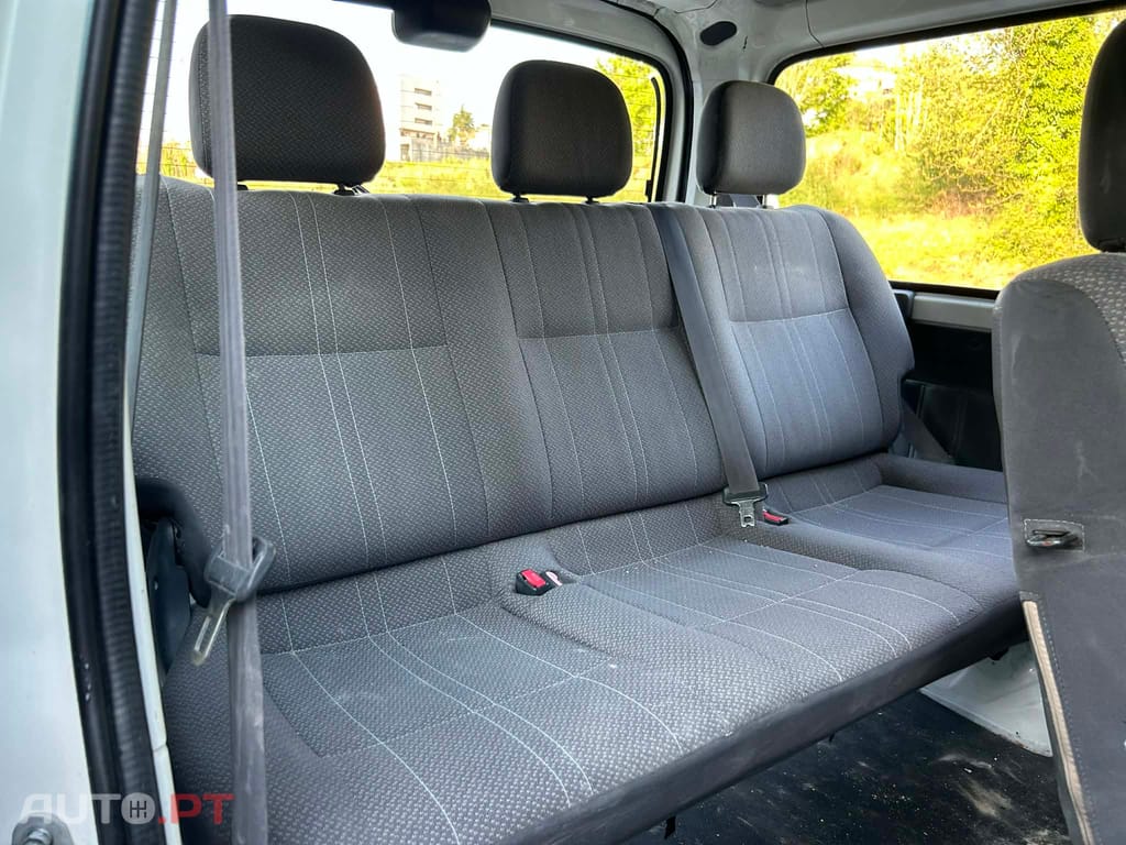 Toyota HiAce 2.5D-4D 9 Lugares