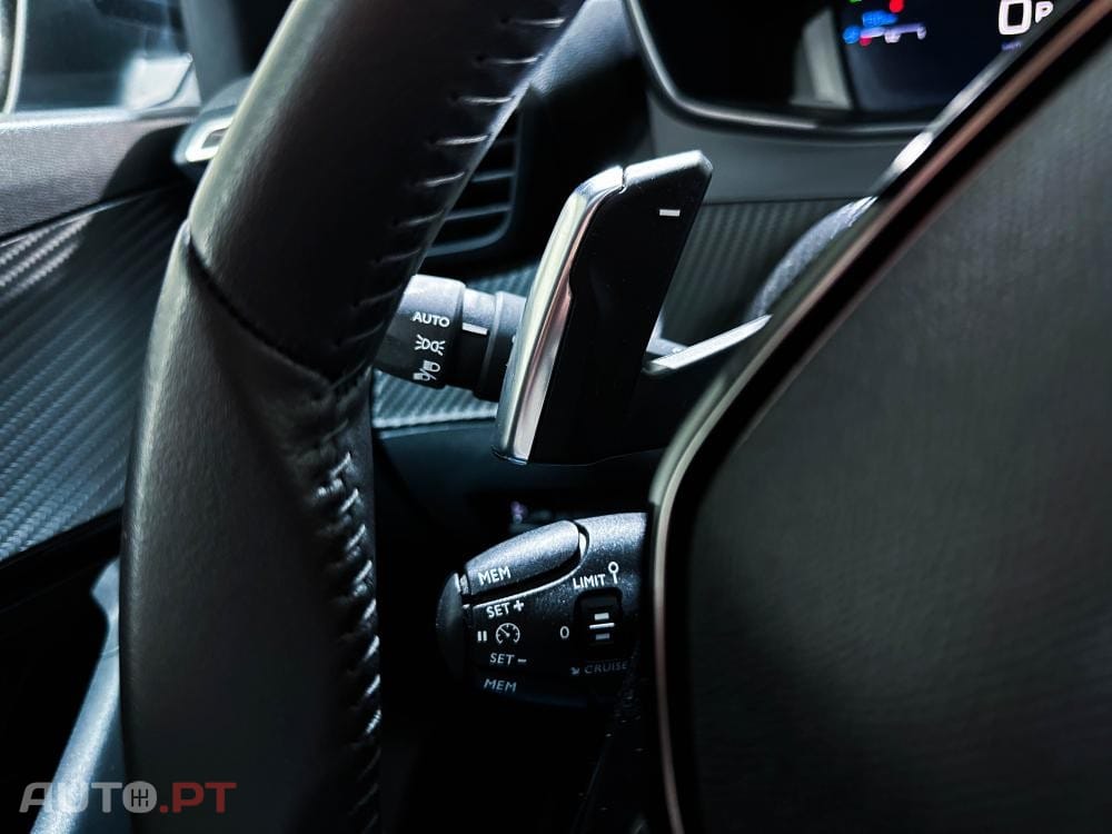 Peugeot 2008 Hybrid 145 e-DSC Allure