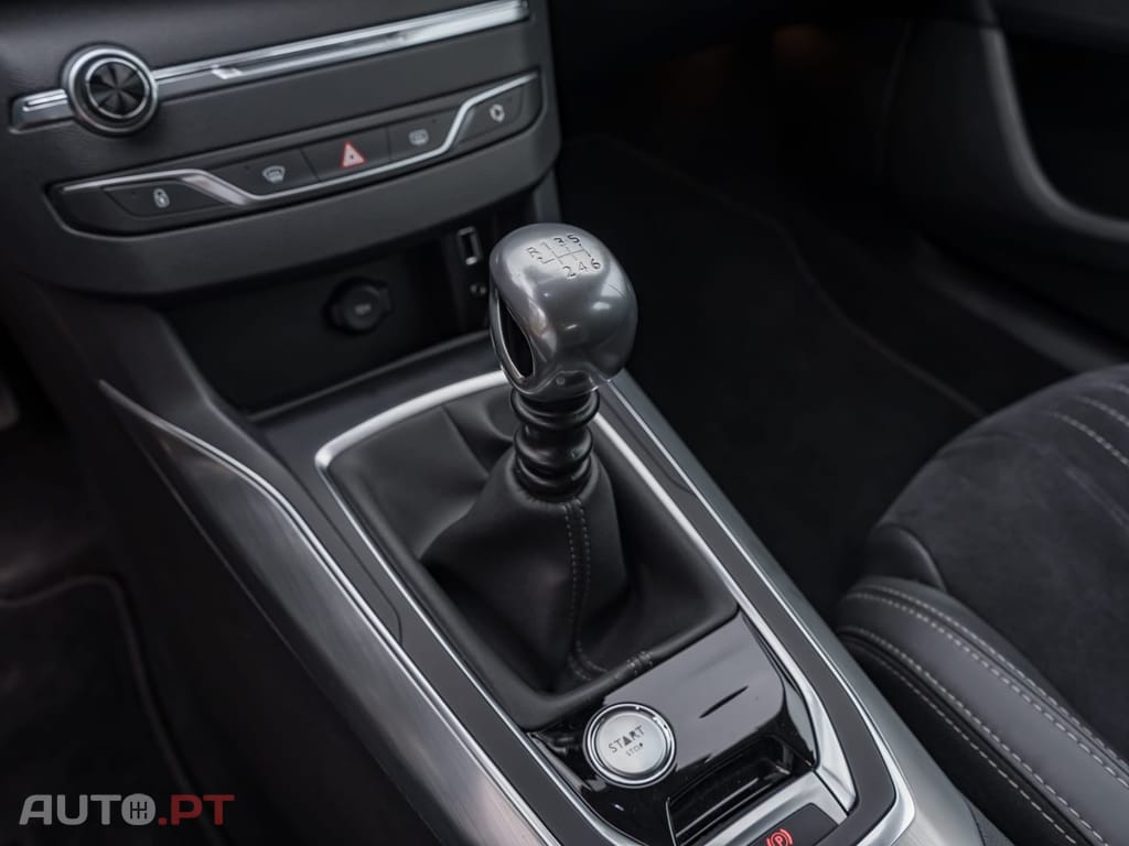 Peugeot 308 1.2 PureTech Allure J17